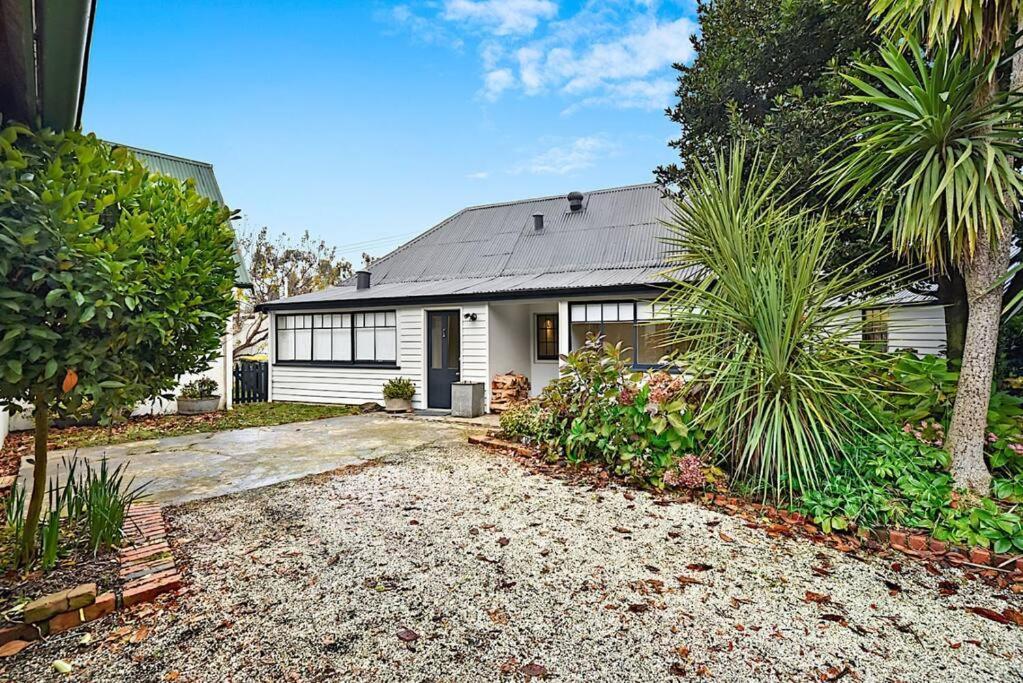 Blackwood Tree Cottage - Heritage Listed Property - Evandale! Exterior photo