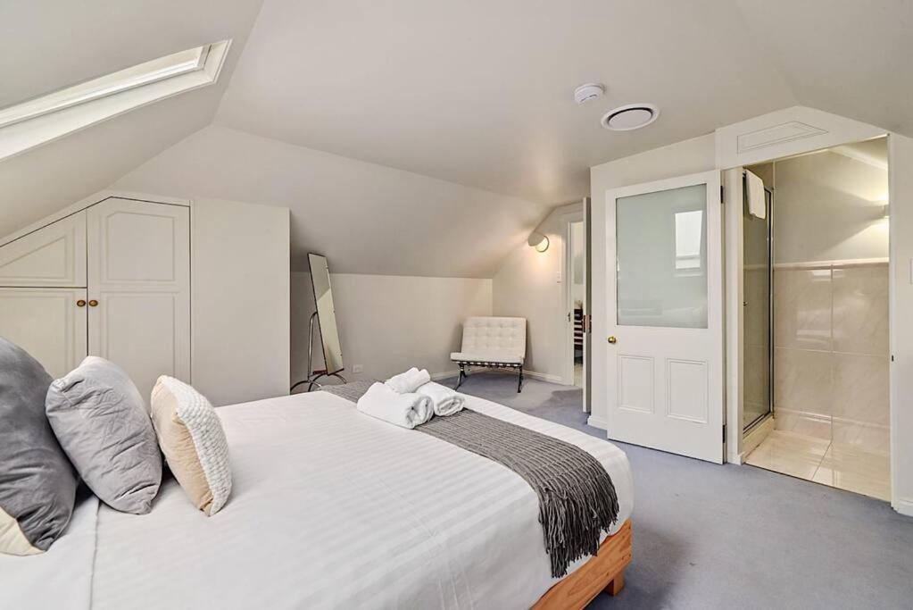 Blackwood Tree Cottage - Heritage Listed Property - Evandale! Exterior photo