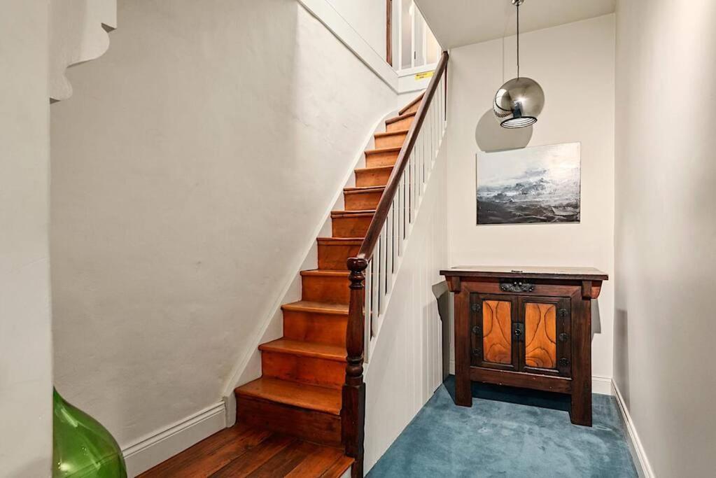 Blackwood Tree Cottage - Heritage Listed Property - Evandale! Exterior photo