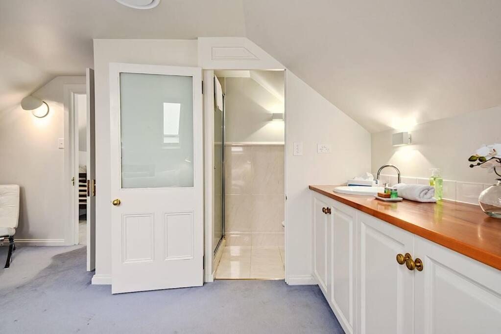 Blackwood Tree Cottage - Heritage Listed Property - Evandale! Exterior photo